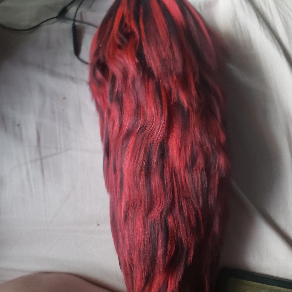 black/red tail